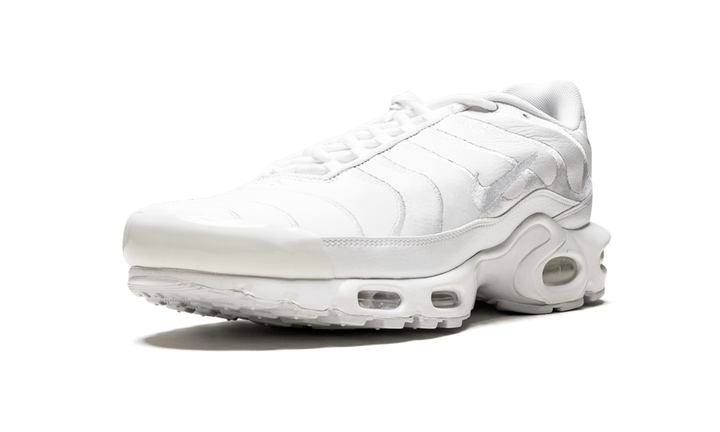 NIKE AIR MAX PLUS TRIPLE BLACK LEATHER