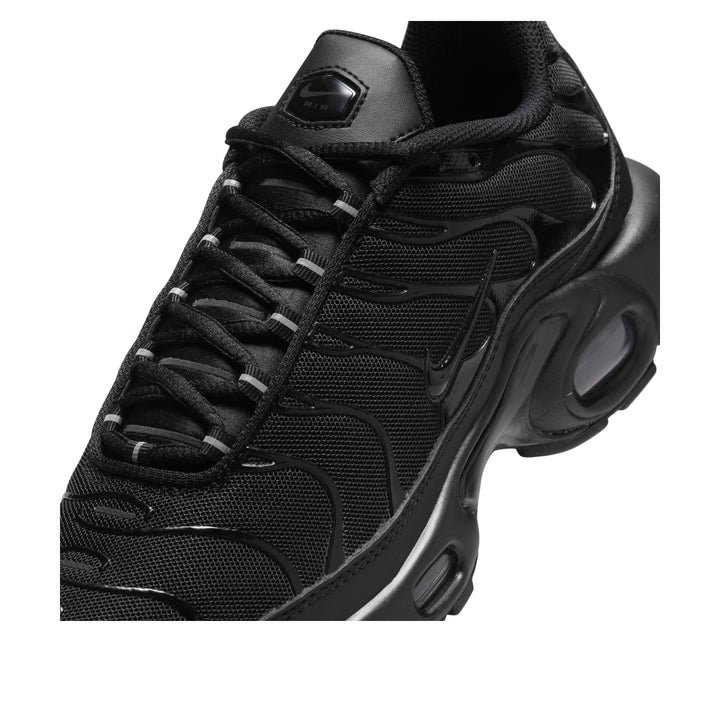 NIKE AIR MAX PLUS TRIPLE BLACK (WOMEN&