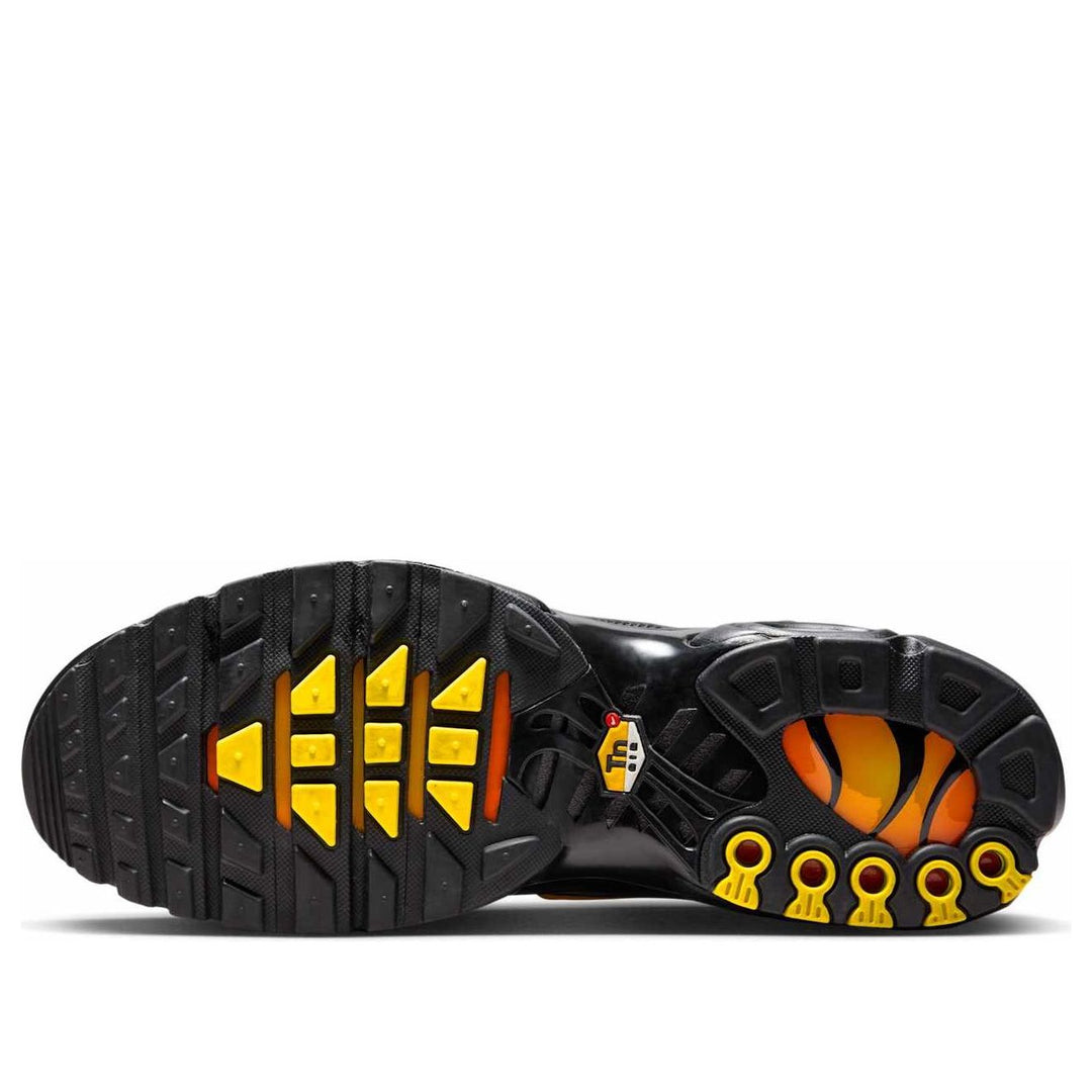 NIKE AIR MAX PLUS &