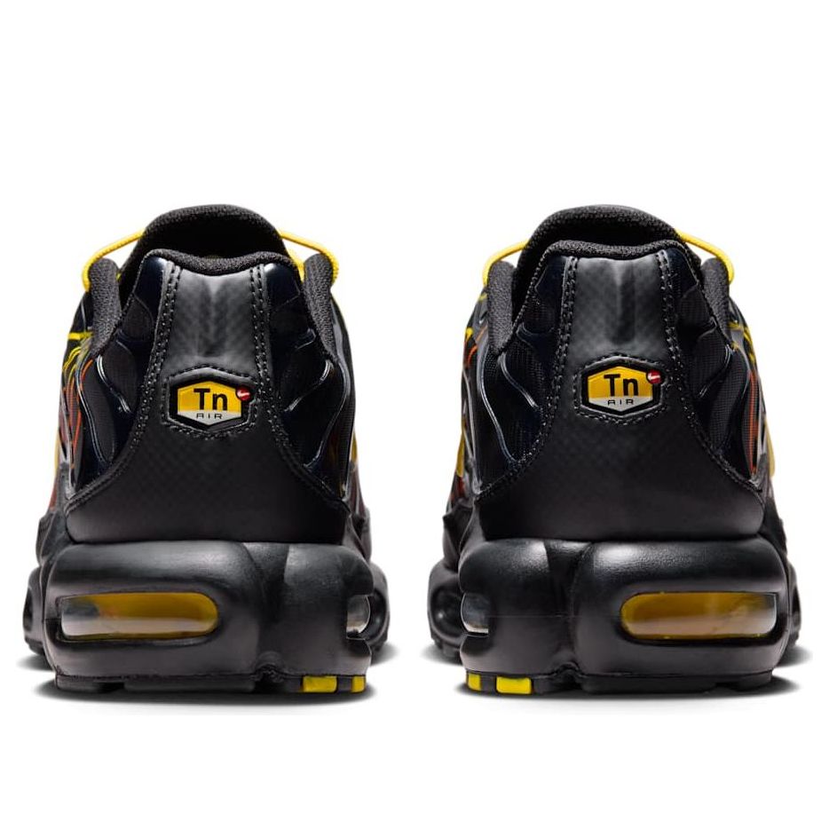 NIKE AIR MAX PLUS &