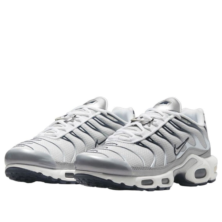 NIKE AIR MAX PLUS WHITE ASHEN SLATE METALLIC SILVER (WOMEN&