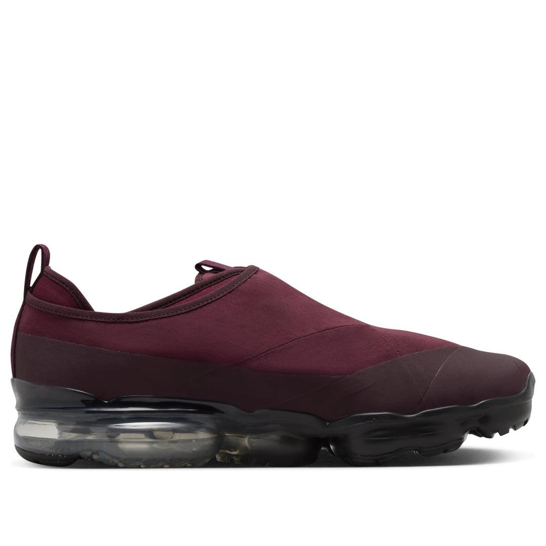 NIKE AIR VAPORMAX MOC ROAM DARK TEAM RED BLACK