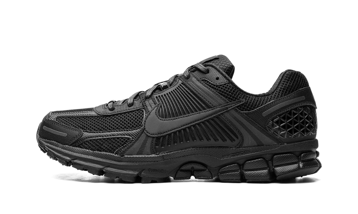 NIKE AIR ZOOM VOMERO 5 TRIPLE BLACK