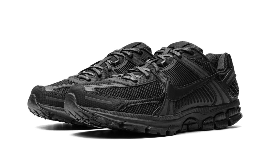 NIKE AIR ZOOM VOMERO 5 TRIPLE BLACK