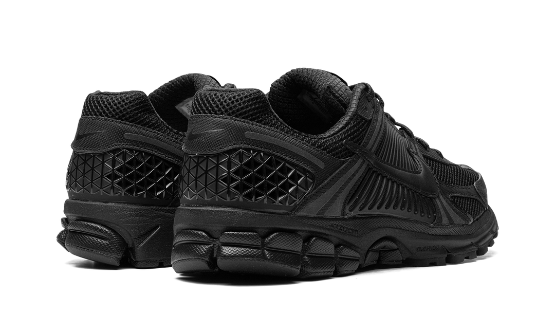 NIKE AIR ZOOM VOMERO 5 TRIPLE BLACK