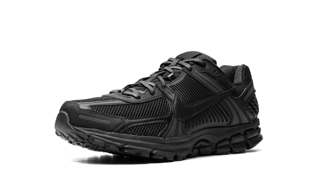 NIKE AIR ZOOM VOMERO 5 TRIPLE BLACK