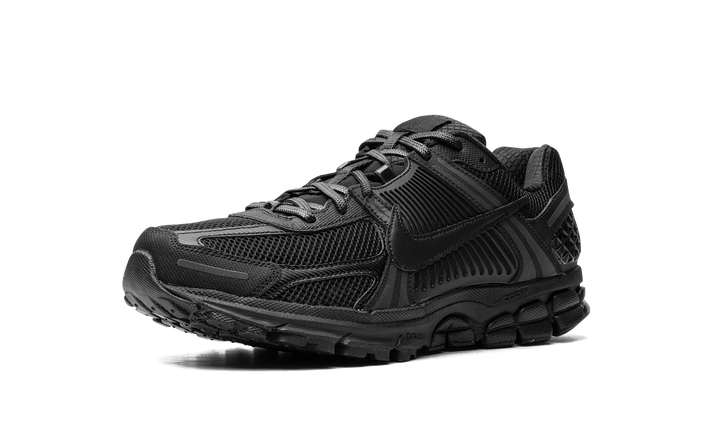 NIKE AIR ZOOM VOMERO 5 TRIPLE BLACK