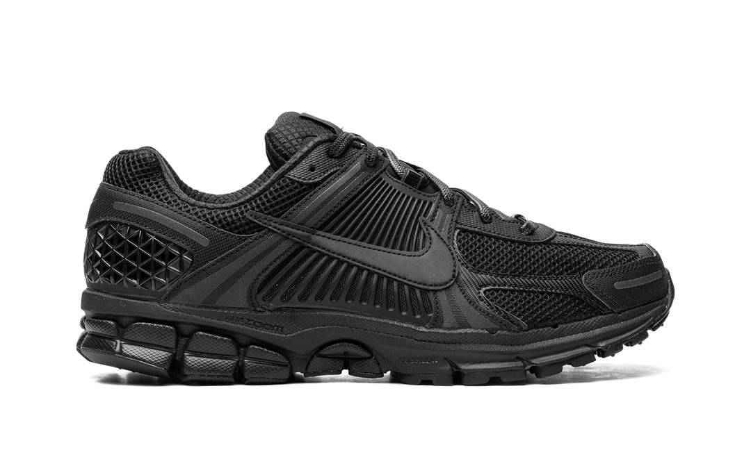 NIKE AIR ZOOM VOMERO 5 TRIPLE BLACK