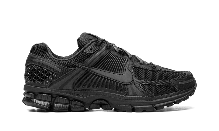 NIKE AIR ZOOM VOMERO 5 TRIPLE BLACK