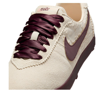 NIKE ASTRO GRABBER LEATHER SE LIGHT CREAM BURGUNDY CRUSH WOMENS — Stock
