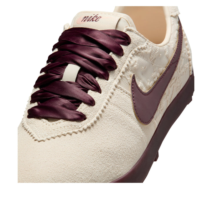 NIKE ASTRO GRABBER LEATHER SE LIGHT CREAM BURGUNDY CRUSH WOMENS