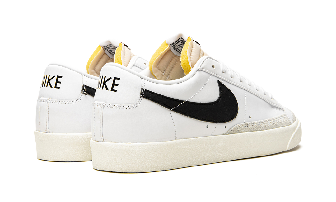NIKE BLAZER LOW &