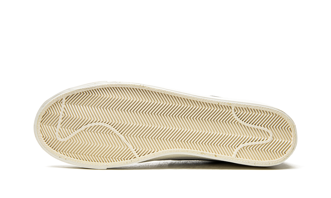 NIKE BLAZER LOW &