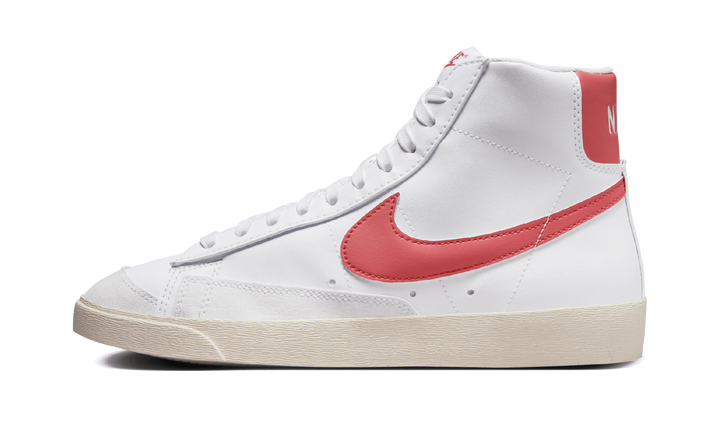 NIKE BLAZER MID &