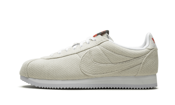 NIKE CORTEZ X STRANGER THINGS UPSIDE DOWN — Stock