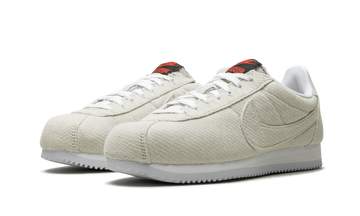 NIKE CORTEZ X STRANGER THINGS UPSIDE DOWN — Stock