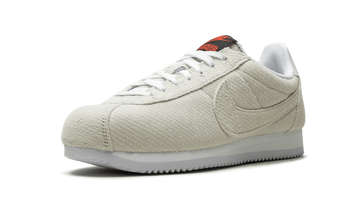 NIKE CORTEZ X STRANGER THINGS UPSIDE DOWN — Stock
