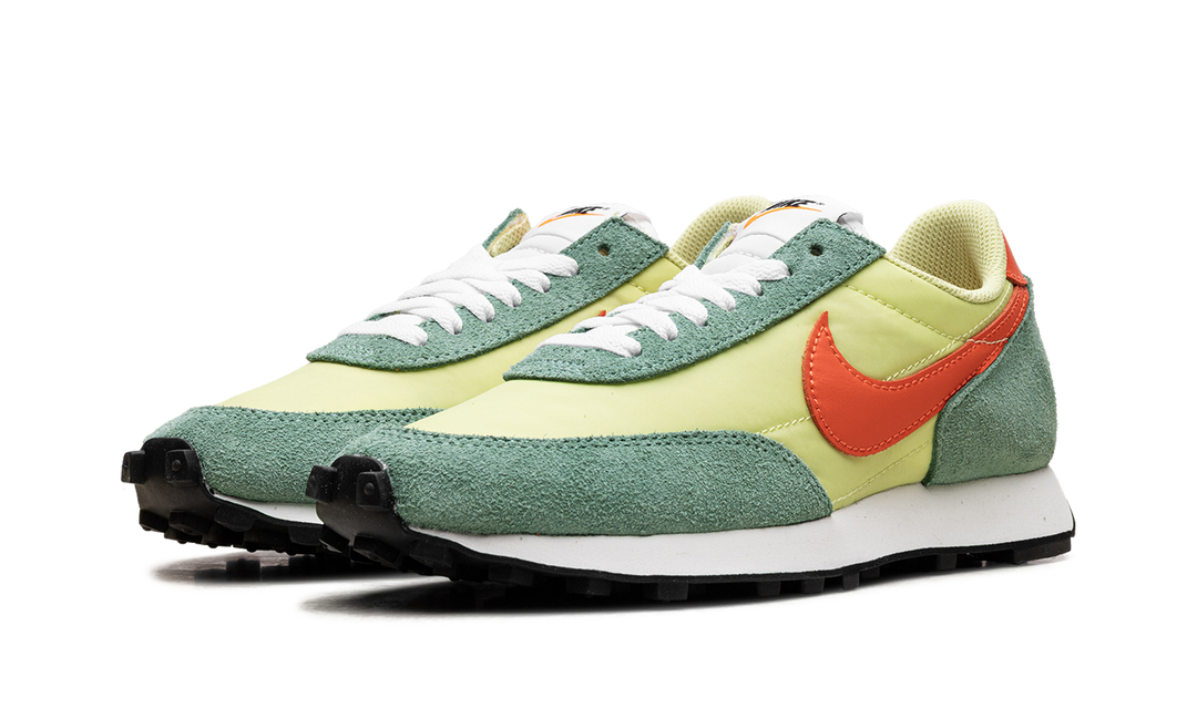 NIKE DAYBREAK LIMELIGHT ELECTRO ORANGE