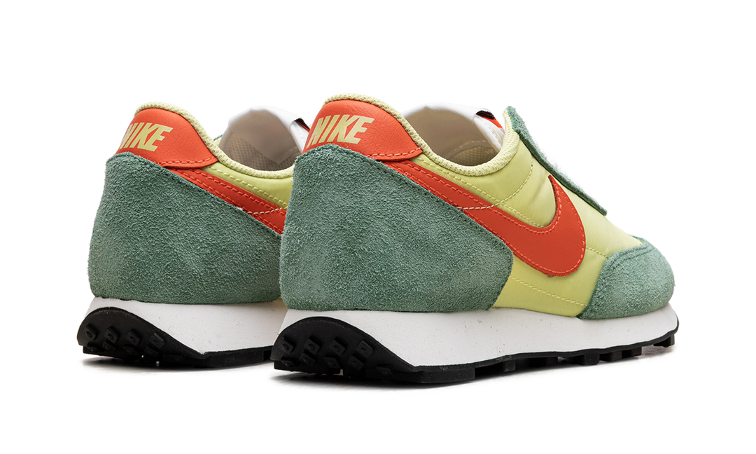 NIKE DAYBREAK LIMELIGHT ELECTRO ORANGE