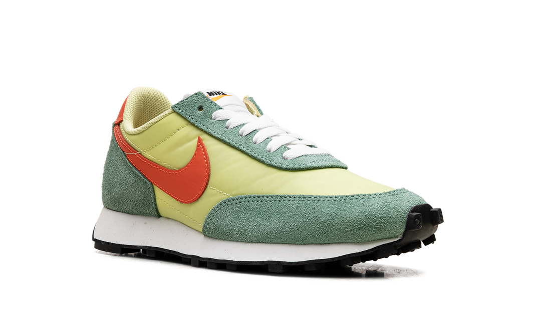 NIKE DAYBREAK LIMELIGHT ELECTRO ORANGE
