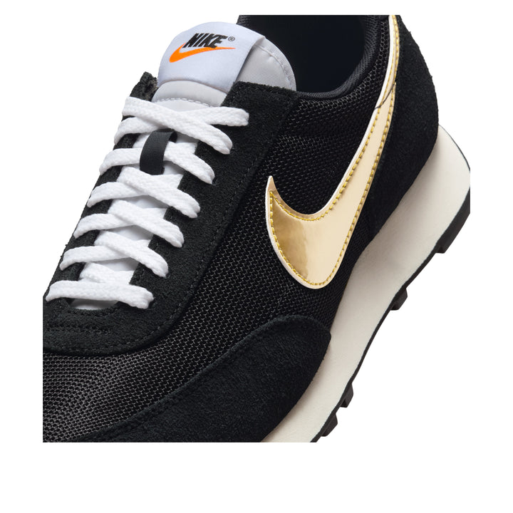 NIKE DAYBREAK SP BLACK METALLIC GOLD