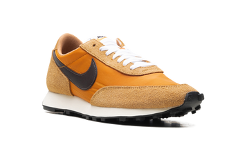 NIKE DAYBREAK VELVET BROWN — Stock