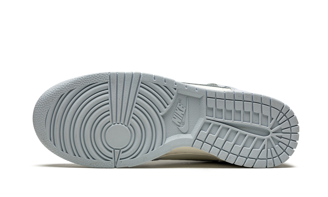 NIKE DUNK HIGH SAIL FOOTBALL GREY WOMENS