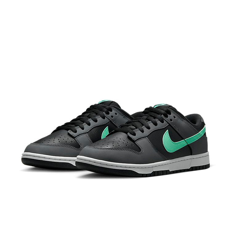 NIKE DUNK LOW BLACK GREEN GLOW — Stock 