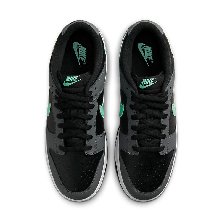 NIKE DUNK LOW BLACK GREEN GLOW — Stock 