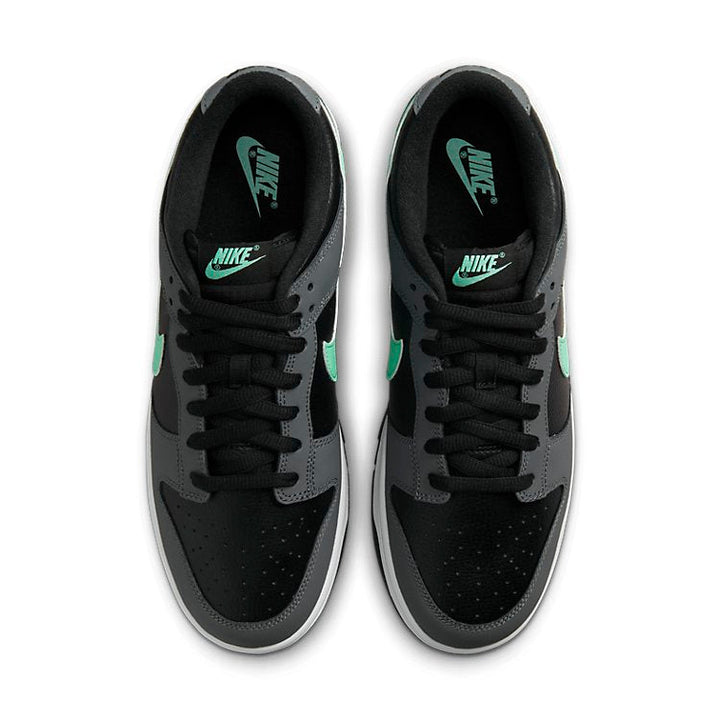 NIKE DUNK LOW BLACK GREEN GLOW — Stock 