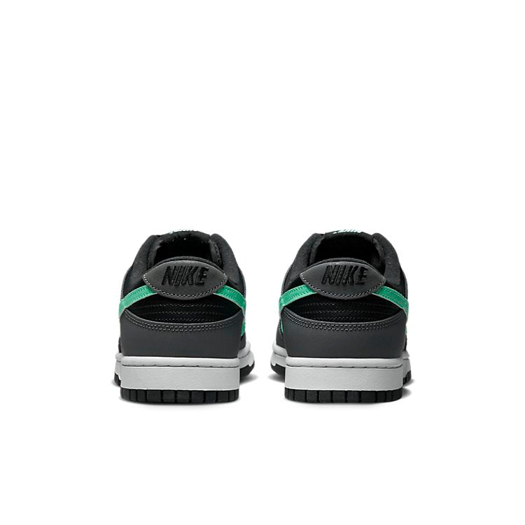 NIKE DUNK LOW BLACK GREEN GLOW — Stock 