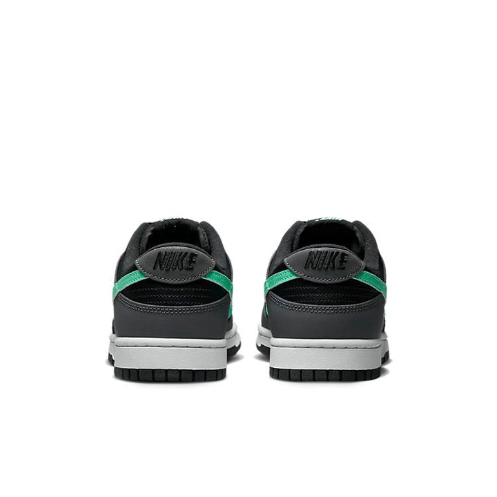 NIKE DUNK LOW BLACK GREEN GLOW — Stock 
