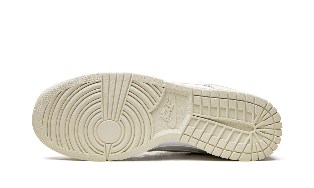 NIKE DUNK LOW &