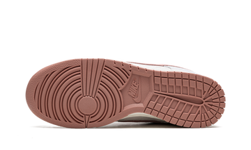 NIKE DUNK LOW FOSSIL ROSE — Stock