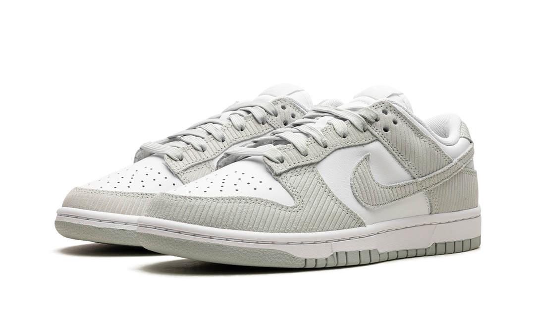 NIKE DUNK LOW GREY CORDUROY WOMENS — Stock 