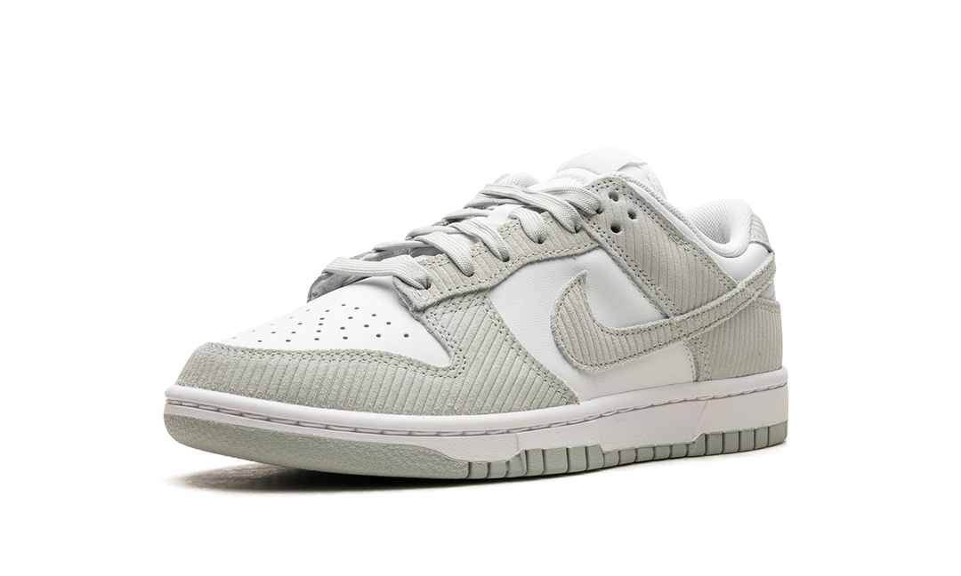 NIKE DUNK LOW GREY CORDUROY WOMENS — Stock 