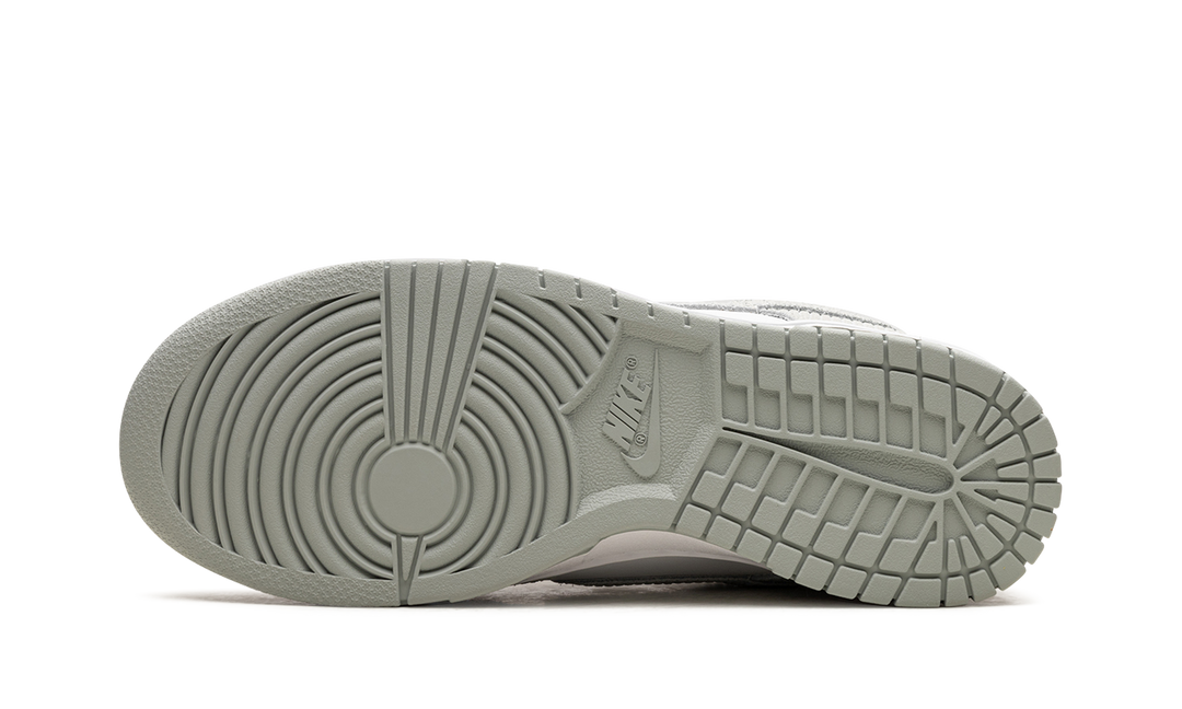 NIKE DUNK LOW GREY CORDUROY WOMENS — Stock 
