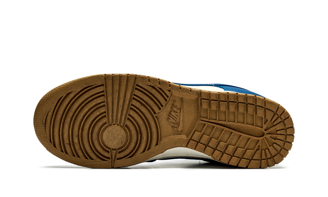 NIKE DUNK LOW KANSAS CITY ROYALS WOMENS