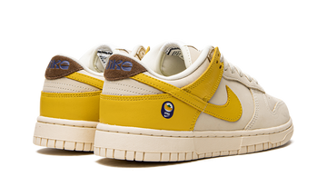 NIKE DUNK LOW LX BANANA WOMENS — Stock