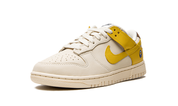 NIKE DUNK LOW LX BANANA WOMENS — Stock