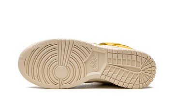 NIKE DUNK LOW LX BANANA WOMENS — Stock