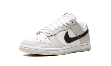 NIKE DUNK LOW NEAPOLITAN WOMENS — Stock
