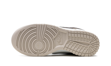 NIKE DUNK LOW NEAPOLITAN WOMENS — Stock