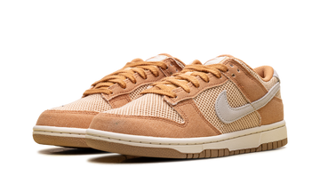 NIKE DUNK LOW NEXT NATURE SE AMBER BROWN WOMENS — Stock