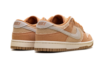 NIKE DUNK LOW NEXT NATURE SE AMBER BROWN WOMENS — Stock