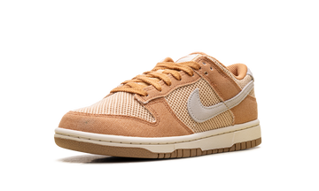 NIKE DUNK LOW NEXT NATURE SE AMBER BROWN WOMENS — Stock