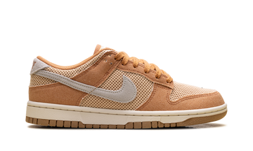NIKE DUNK LOW NEXT NATURE SE AMBER BROWN WOMENS — Stock
