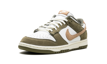 NIKE DUNK LOW PREMIUM MEDIUM OLIVE HEMP — Stock