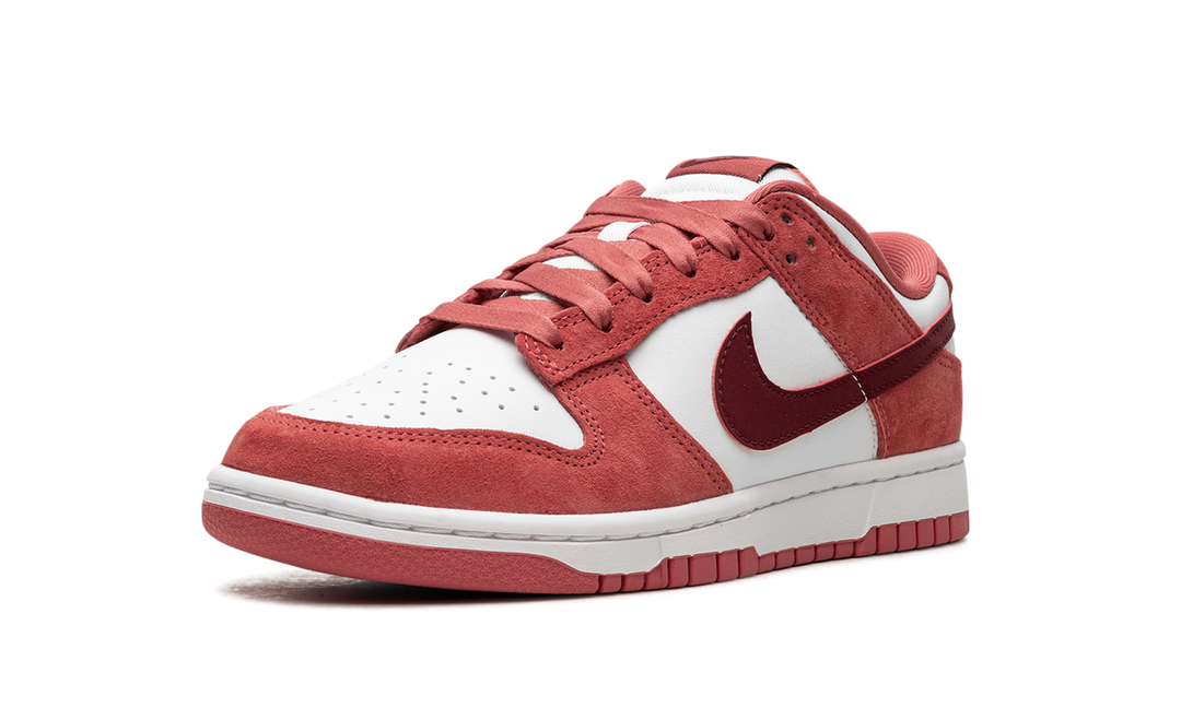 NIKE DUNK LOW PREMIUM VALENTINES DAY WOMENS