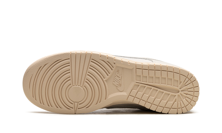 NIKE DUNK LOW PRM GUAVA ICE
